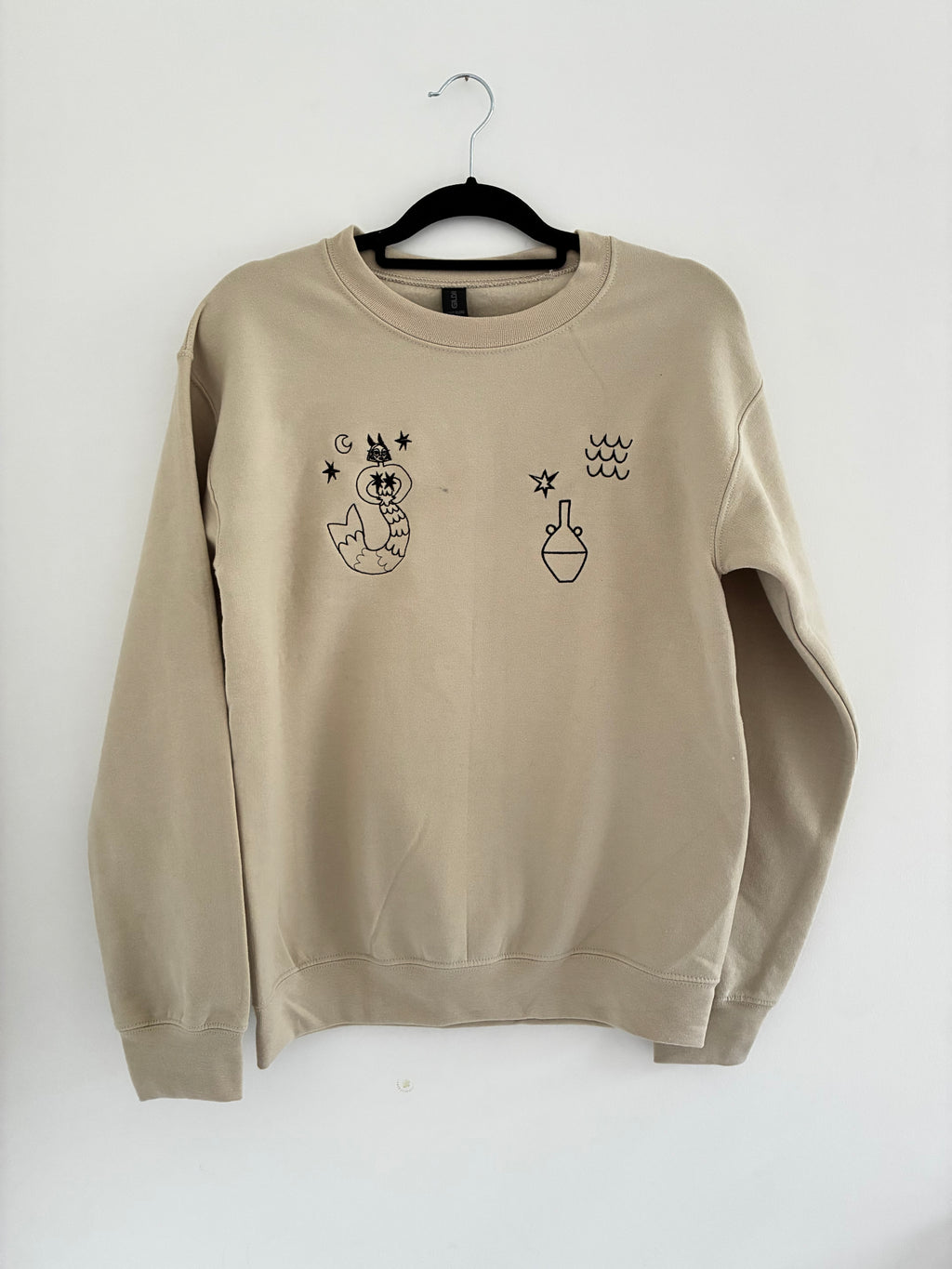 Embroidered *Mermaid & vase* sweatshirt
