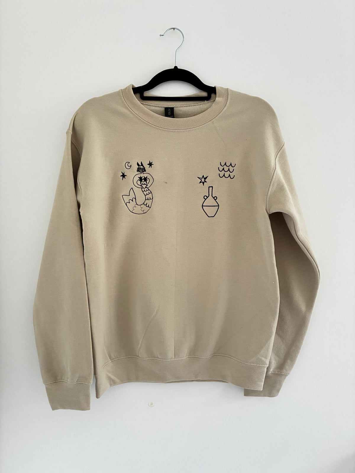 Embroidered *Mermaid & vase* sweatshirt