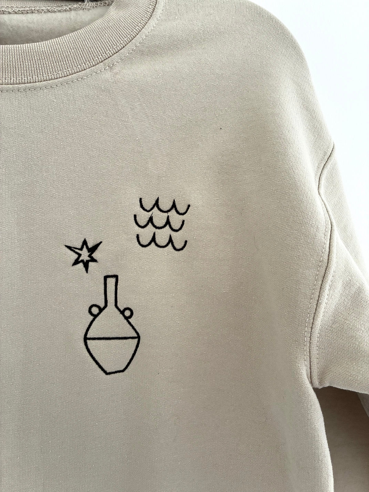 Embroidered *Mermaid & vase* sweatshirt