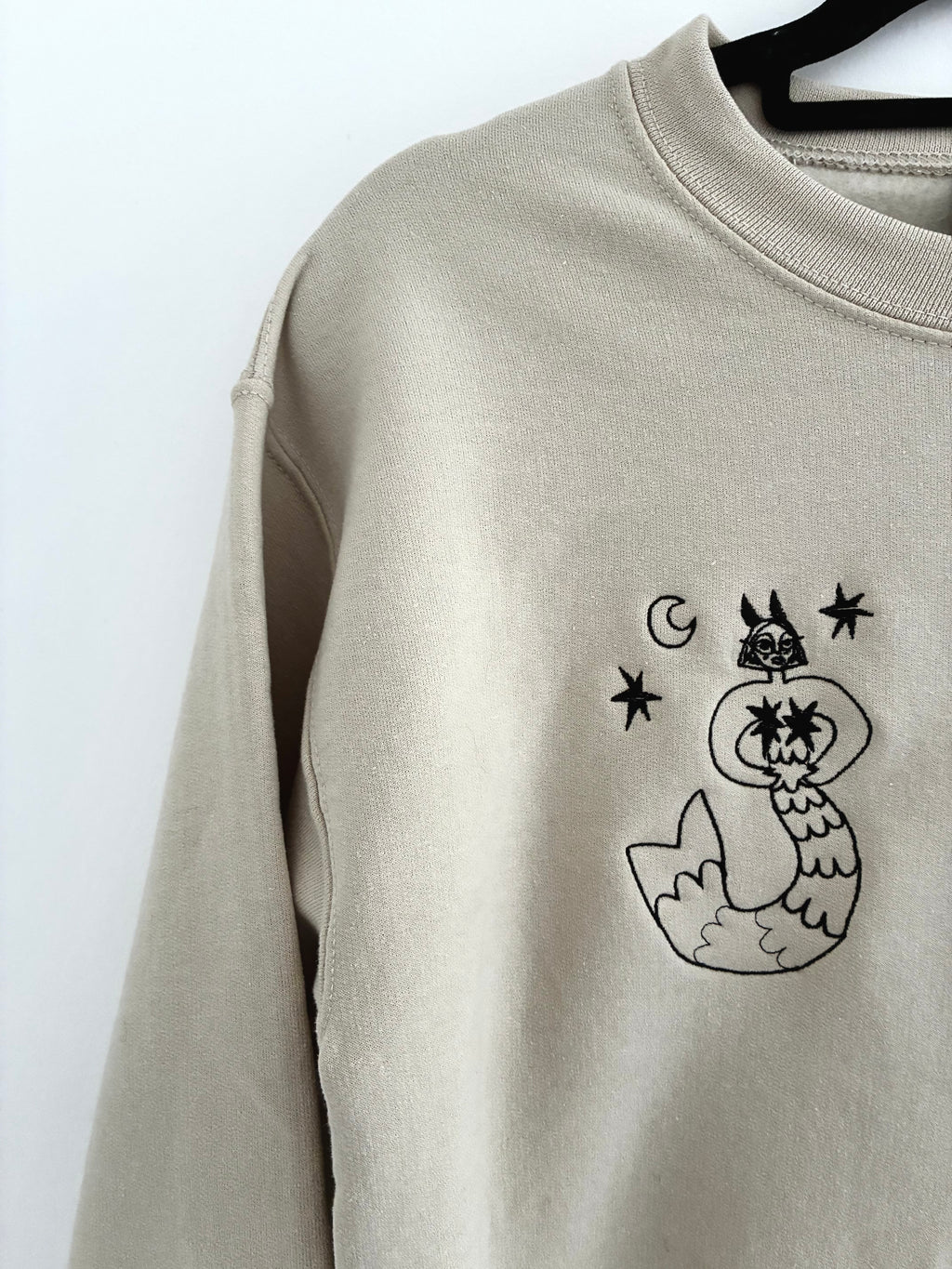 Embroidered *Mermaid & vase* sweatshirt
