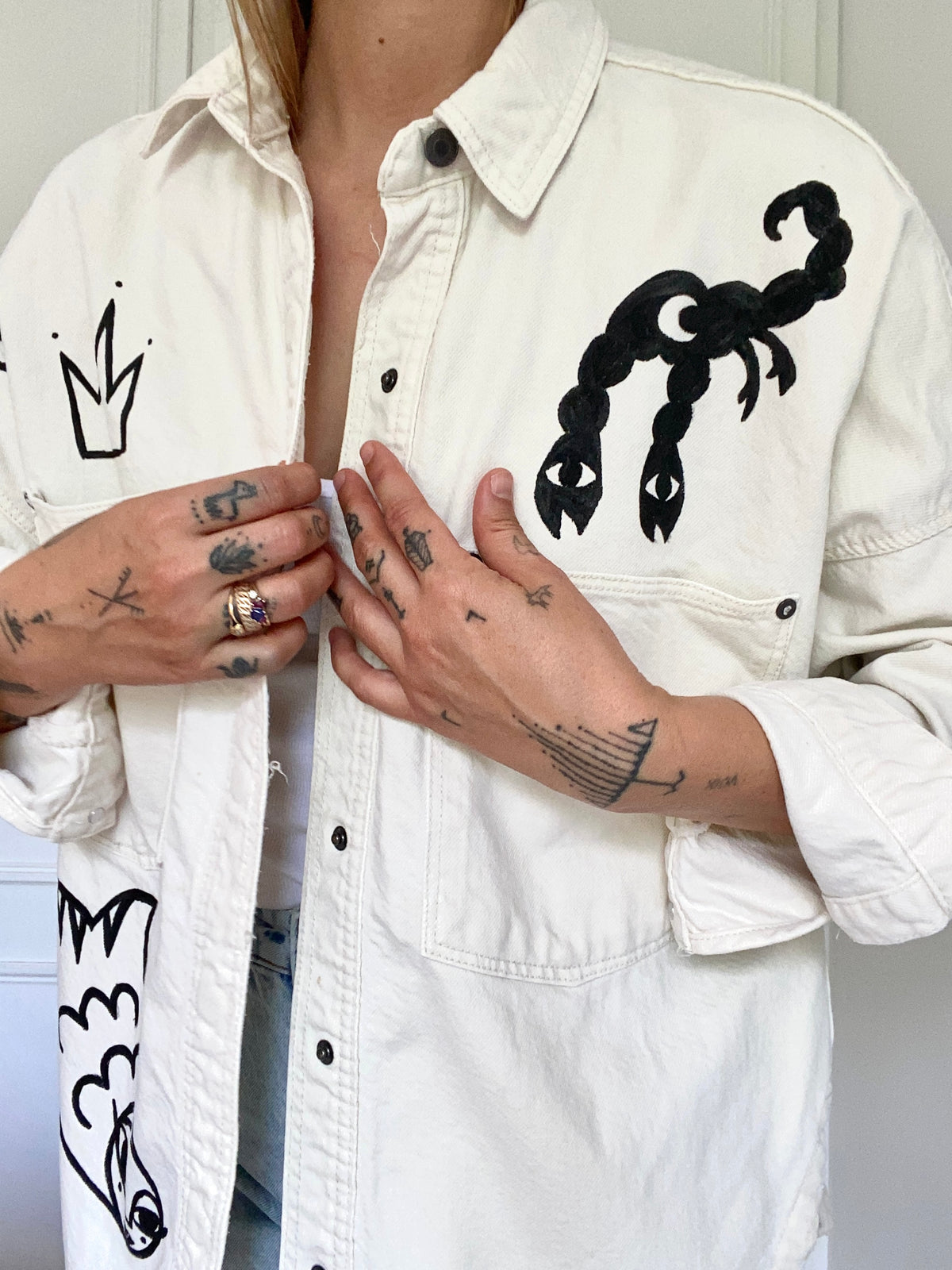 Hand painted *Vase & scorpion* jacket